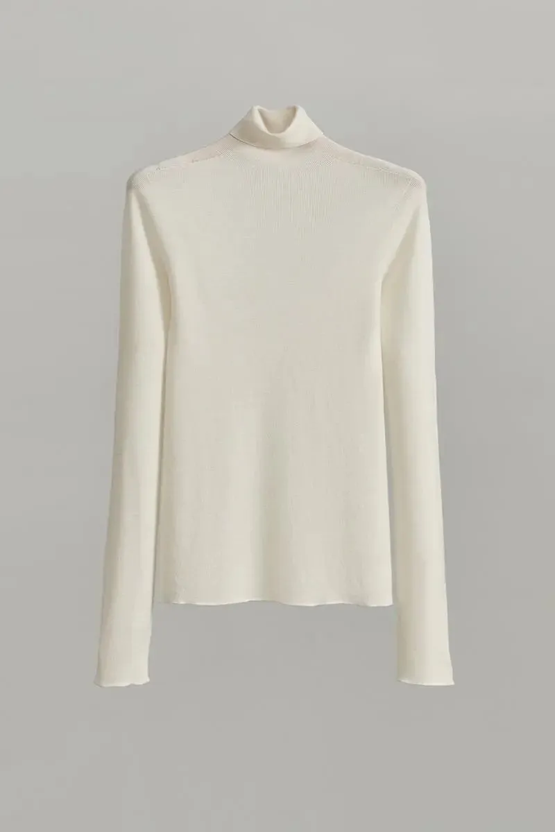 100 Merino Wool Seamless Knit Turtle Neck Sweater