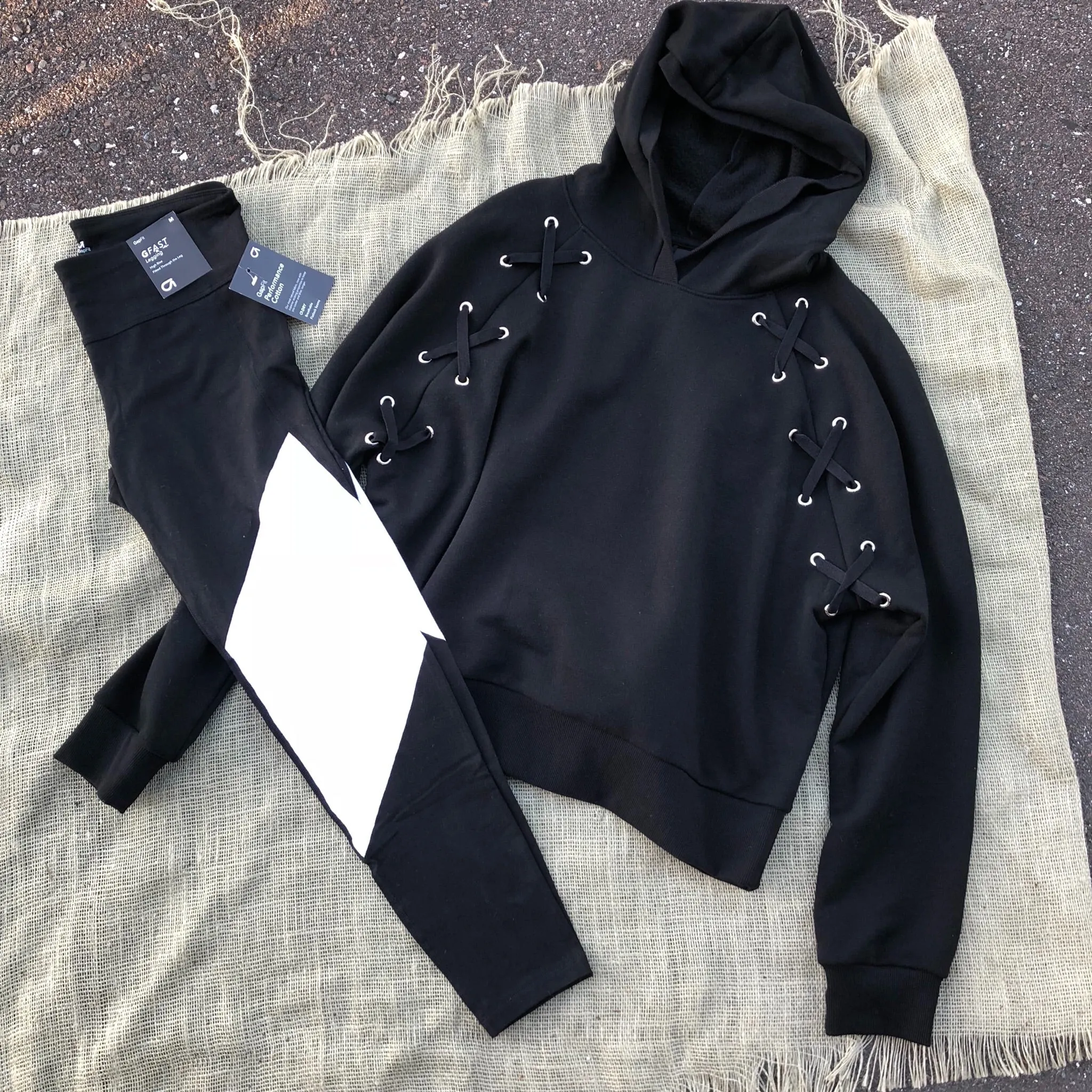Black White GapFIT Leggings - Medium