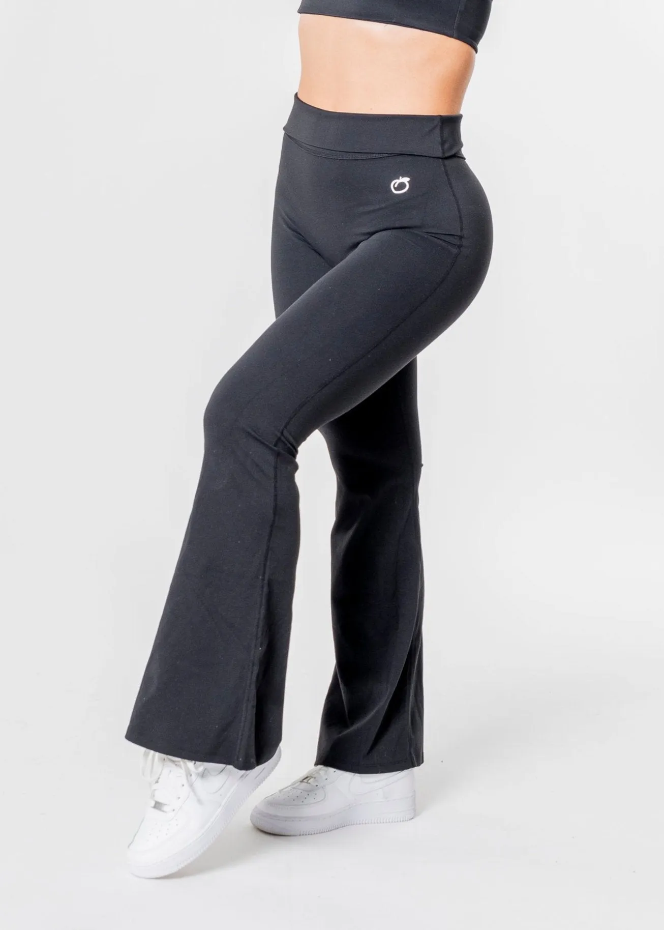 BREEZE Flared Leggings