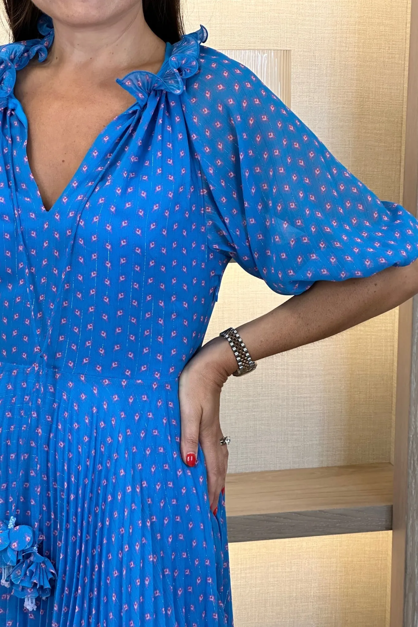 Eva Floral Pleated Midi Dress In Blue
