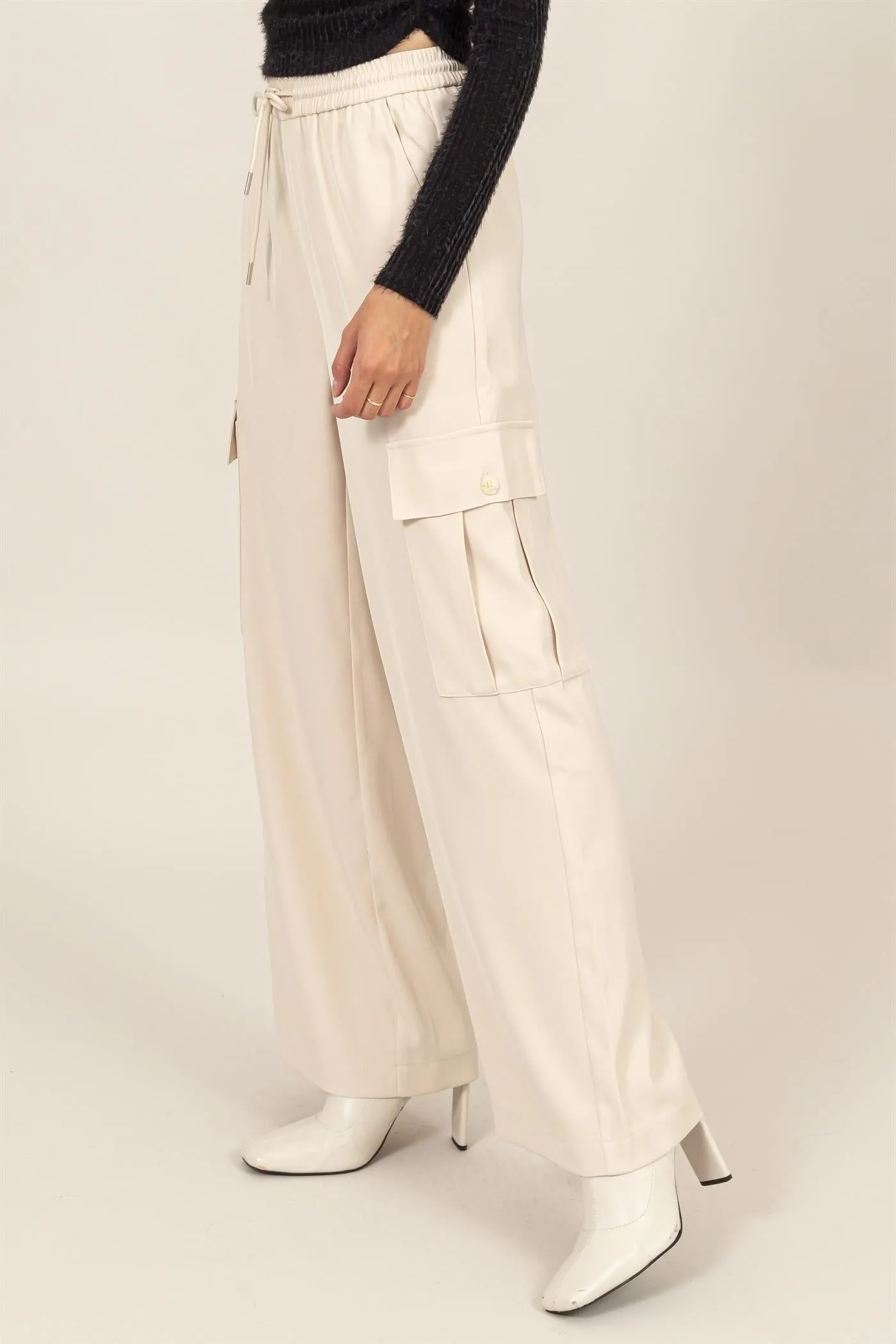 HF24A388-DRAWSTRING WIDE-LEG PANTS WITH POCKETS