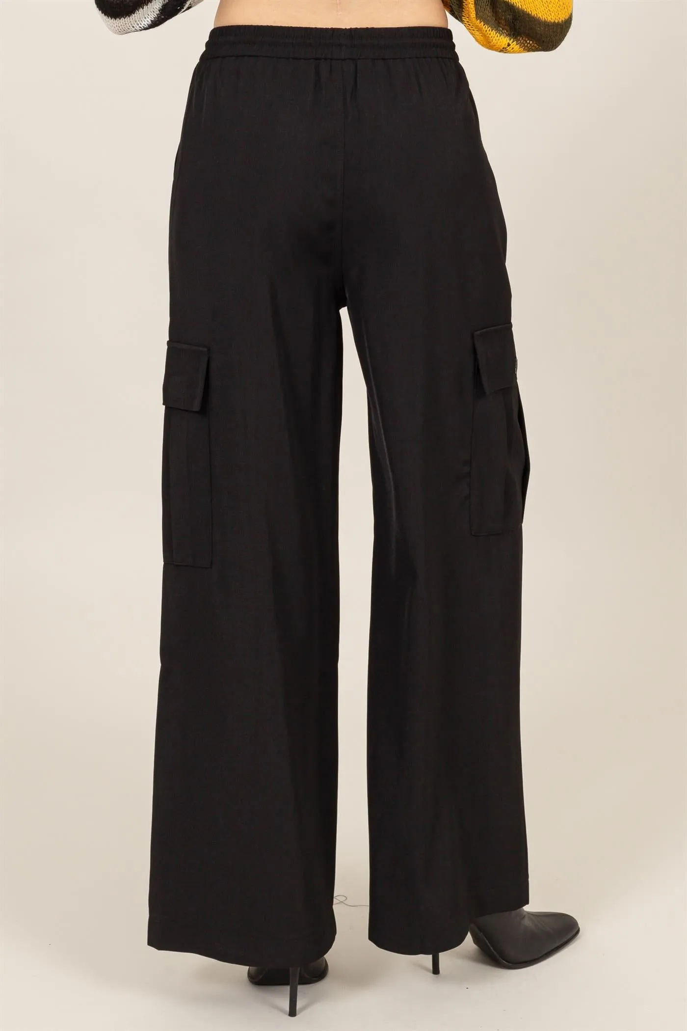 HF24A388-DRAWSTRING WIDE-LEG PANTS WITH POCKETS