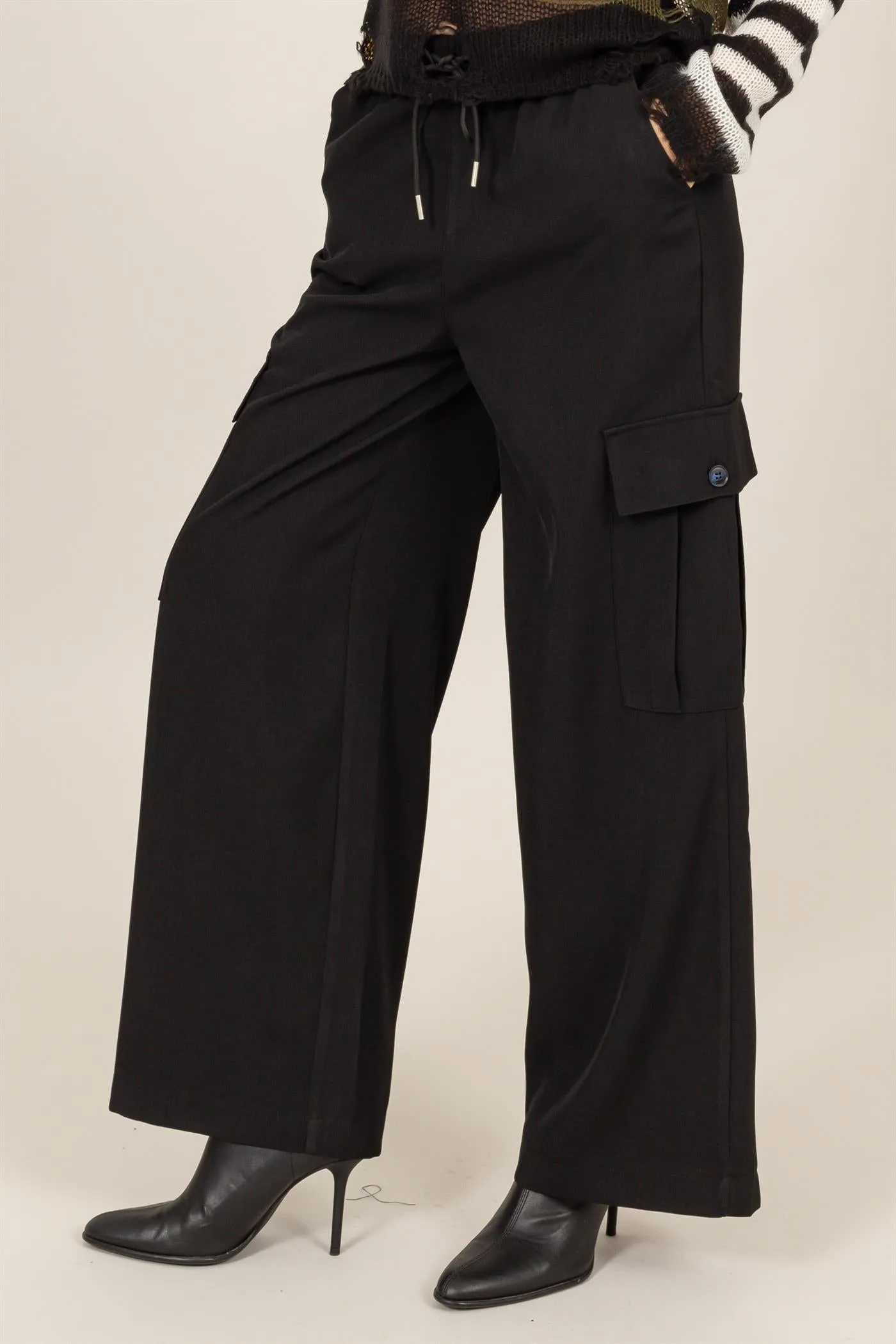 HF24A388-DRAWSTRING WIDE-LEG PANTS WITH POCKETS