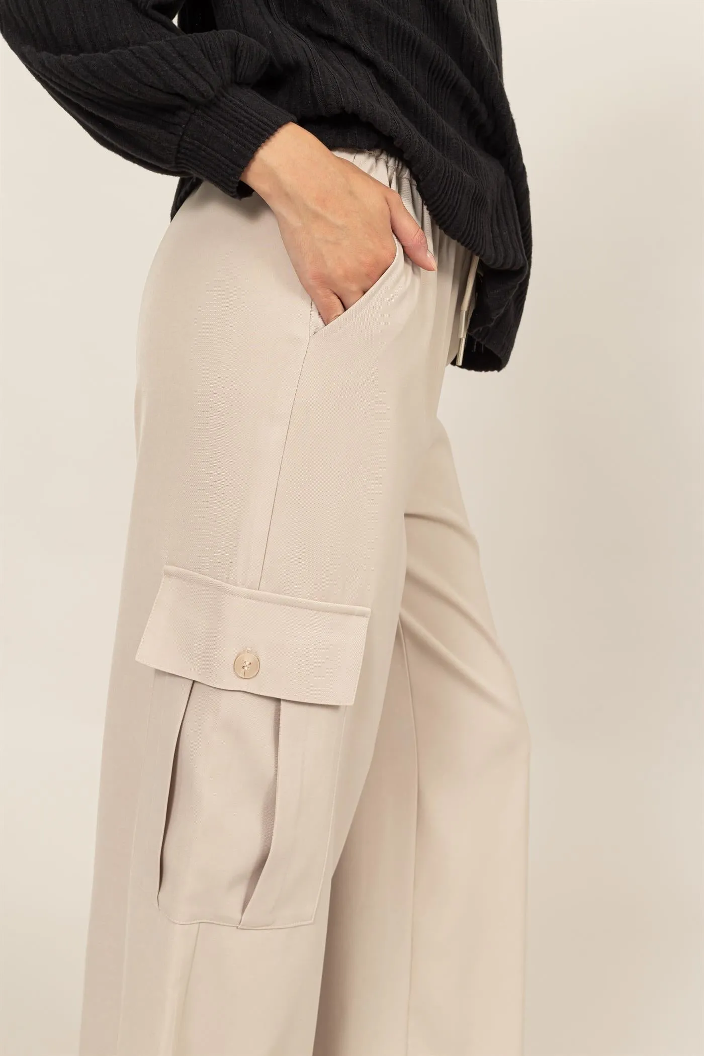 HF24A388-DRAWSTRING WIDE-LEG PANTS WITH POCKETS