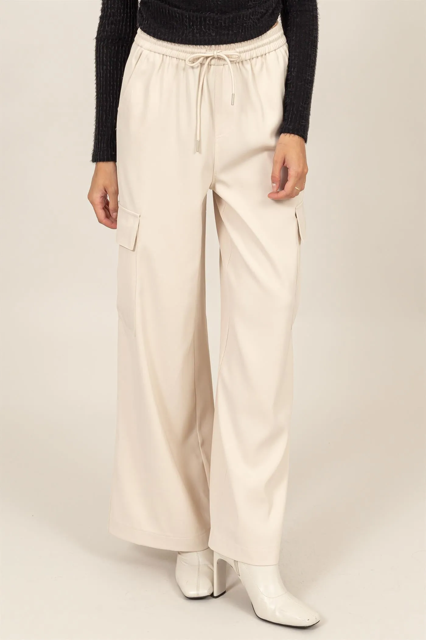 HF24A388-DRAWSTRING WIDE-LEG PANTS WITH POCKETS
