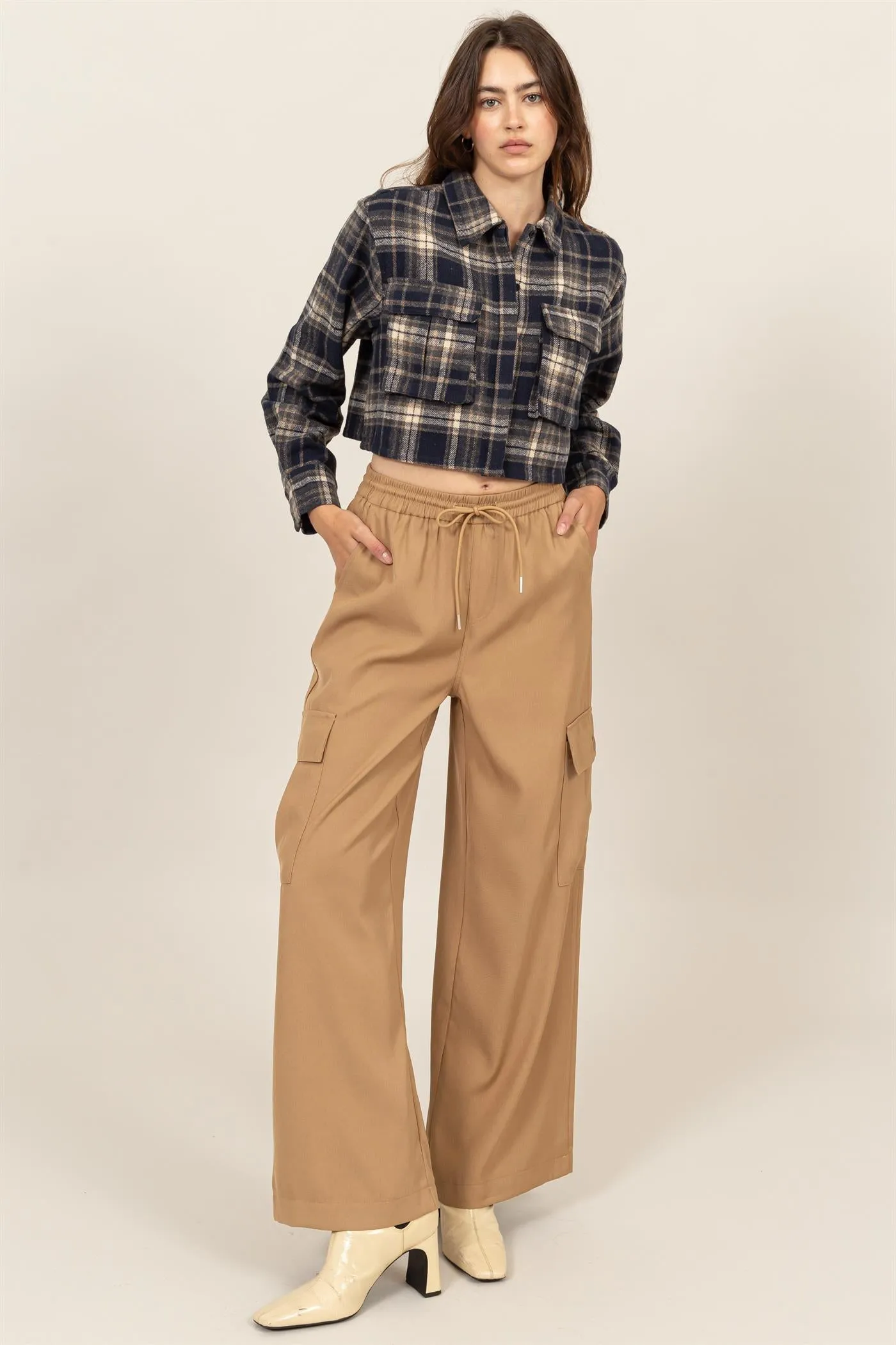 HF24A388-DRAWSTRING WIDE-LEG PANTS WITH POCKETS