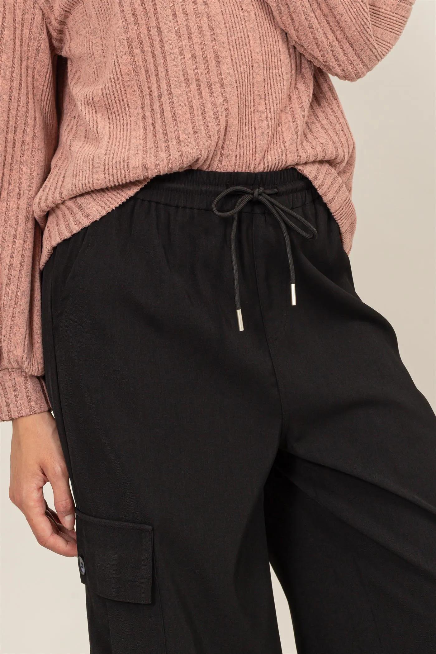 HF24A388-DRAWSTRING WIDE-LEG PANTS WITH POCKETS