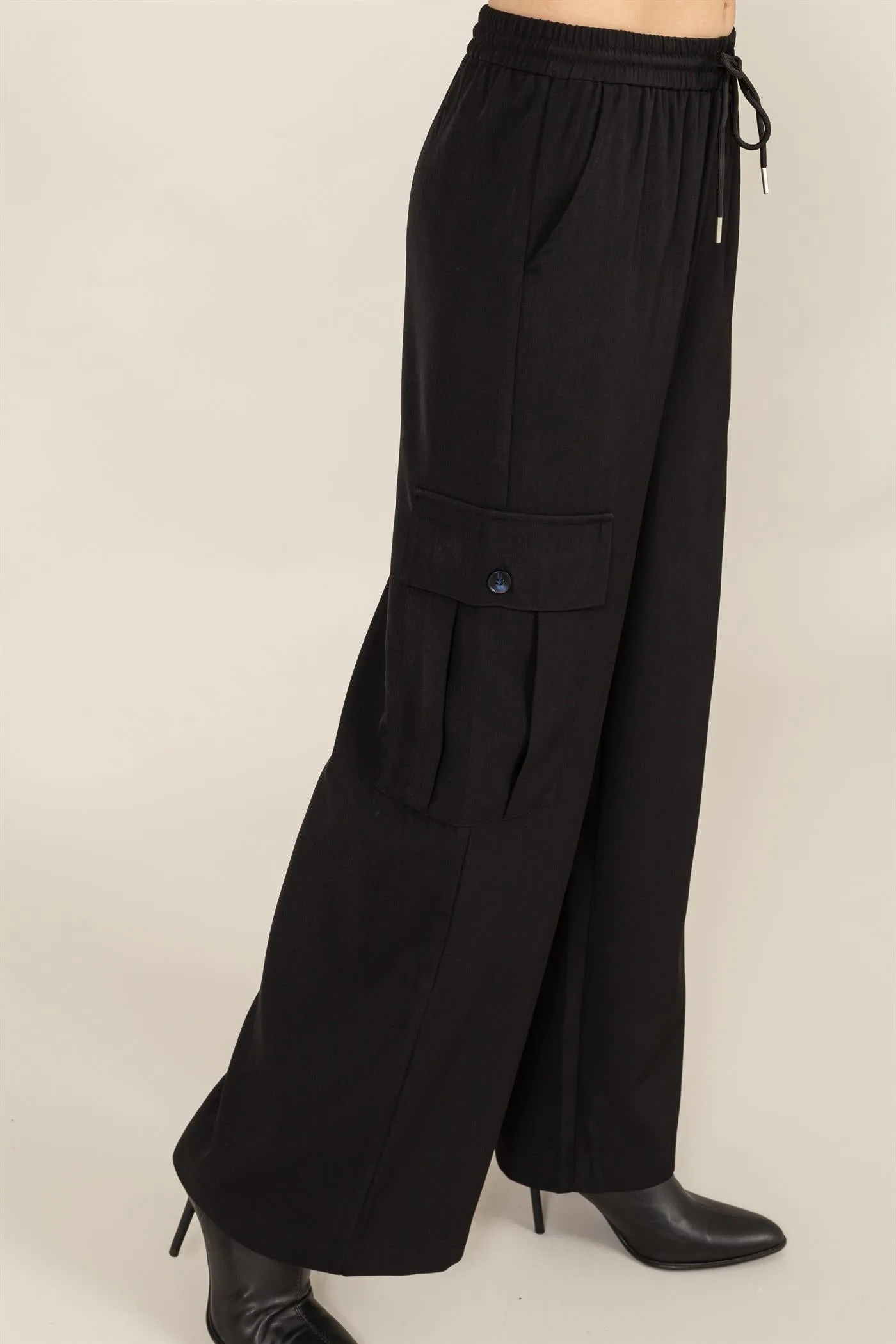 HF24A388-DRAWSTRING WIDE-LEG PANTS WITH POCKETS