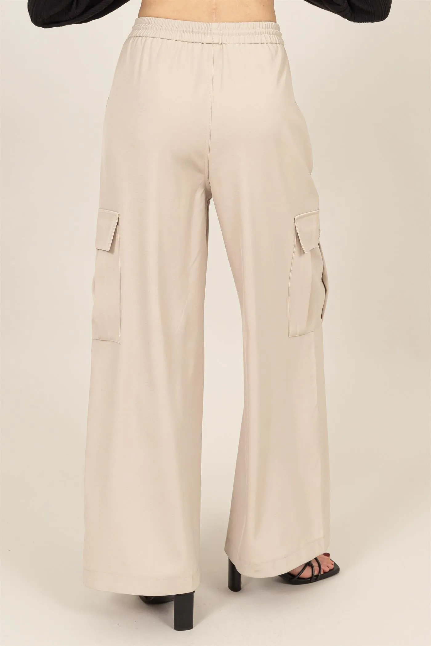 HF24A388-DRAWSTRING WIDE-LEG PANTS WITH POCKETS