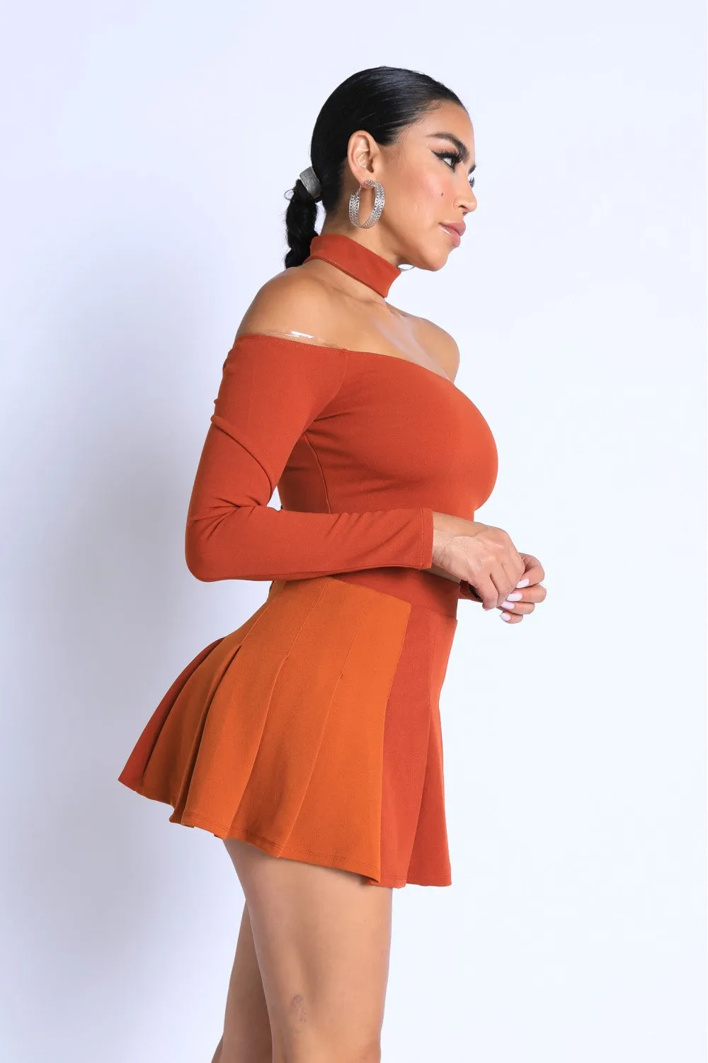 Long Sleeve Top w Choker Off-shoulder Pleated Skirt Set