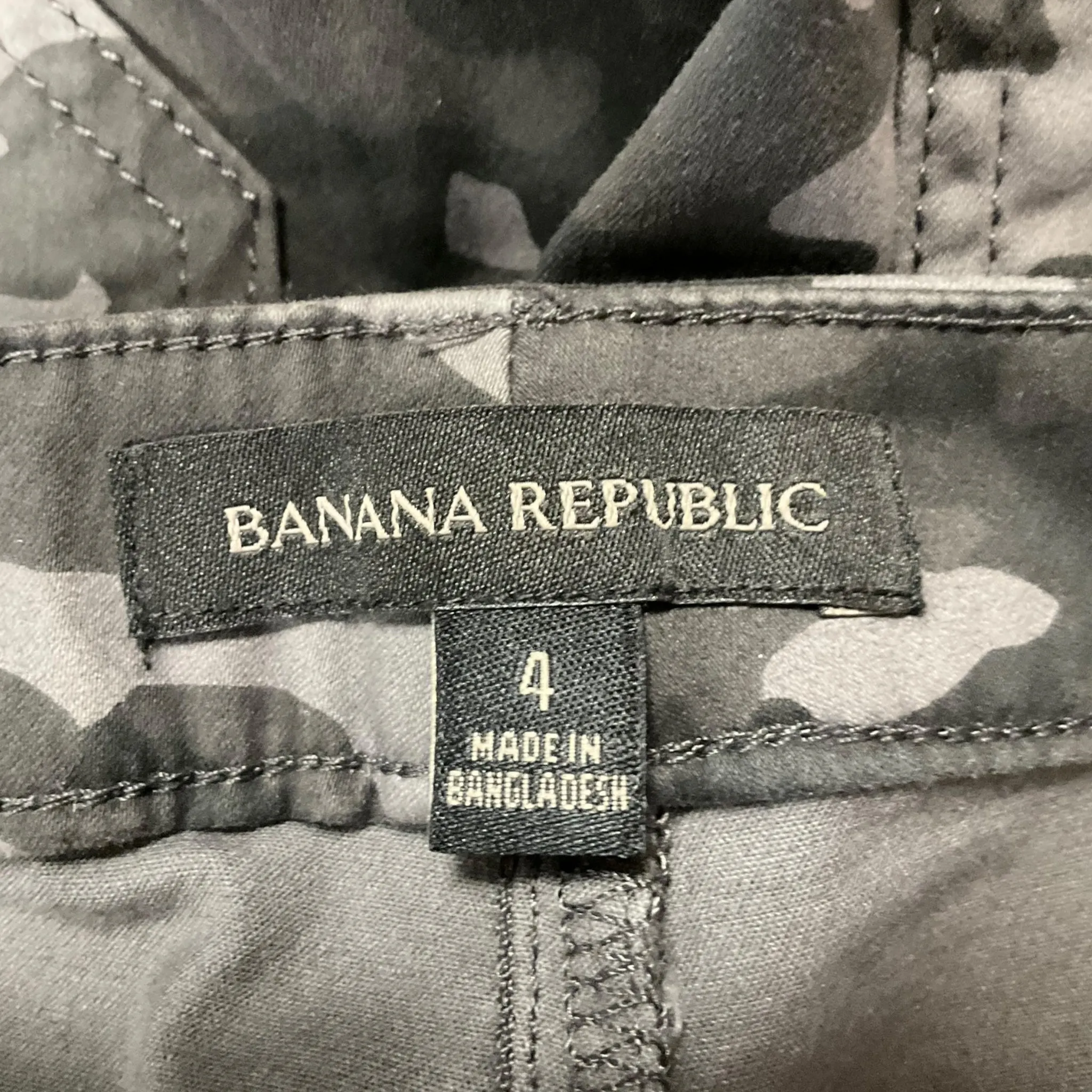 Pants Cargo & Utility By Banana Republic In Camouflage Print, Size: 4