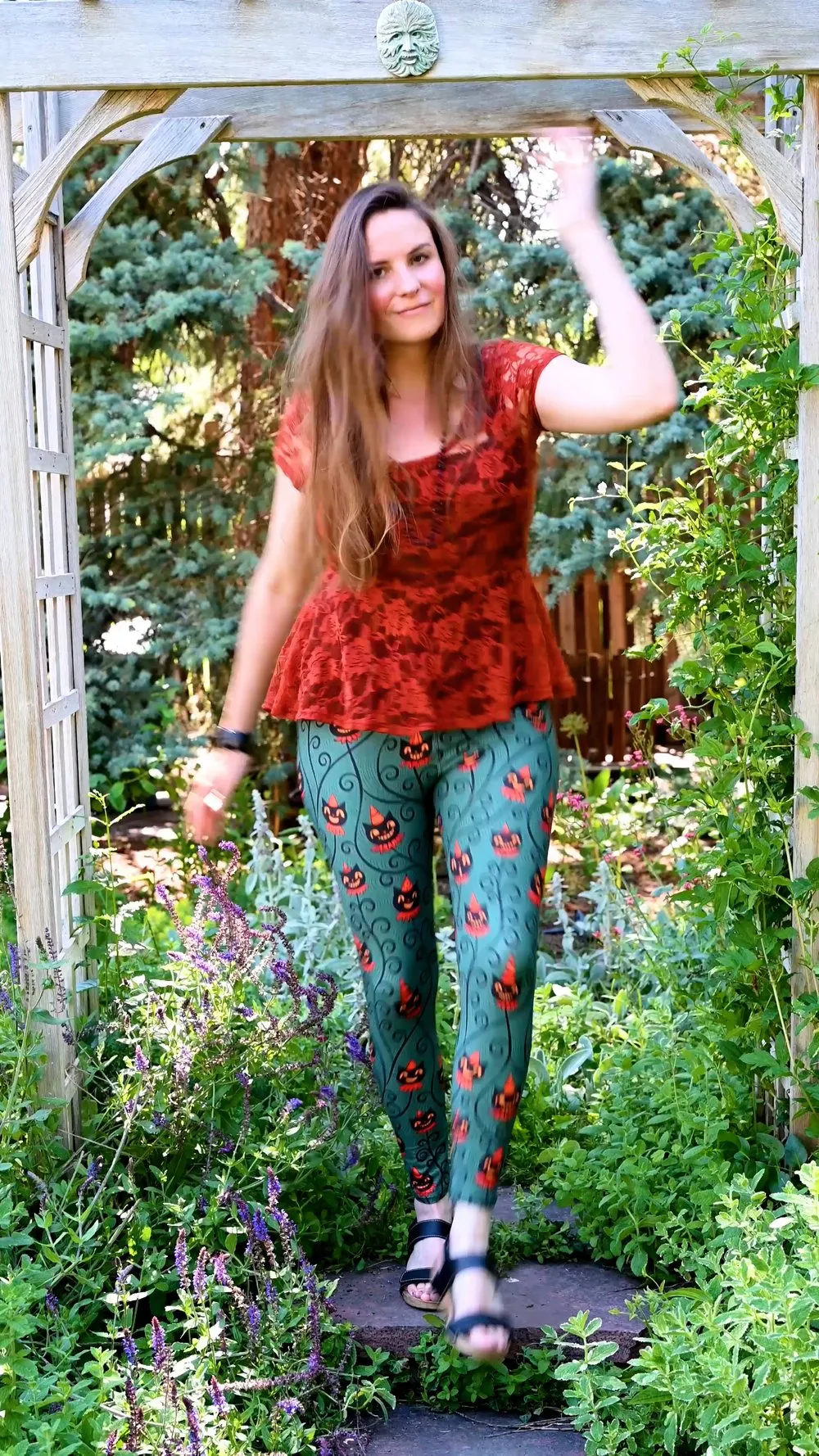 "Creeping Jack Vine" Black Vintage Cat (Johanna Parker Exclusive) - High-quality Handcrafted Vibrant Leggings