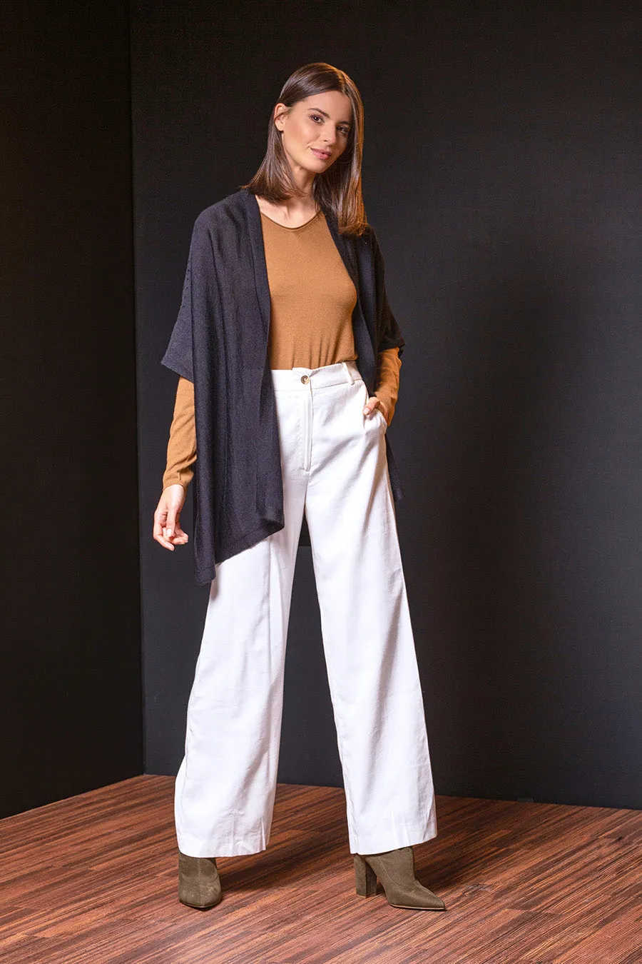 Tandem Cape Royal Alpaca Color Black
