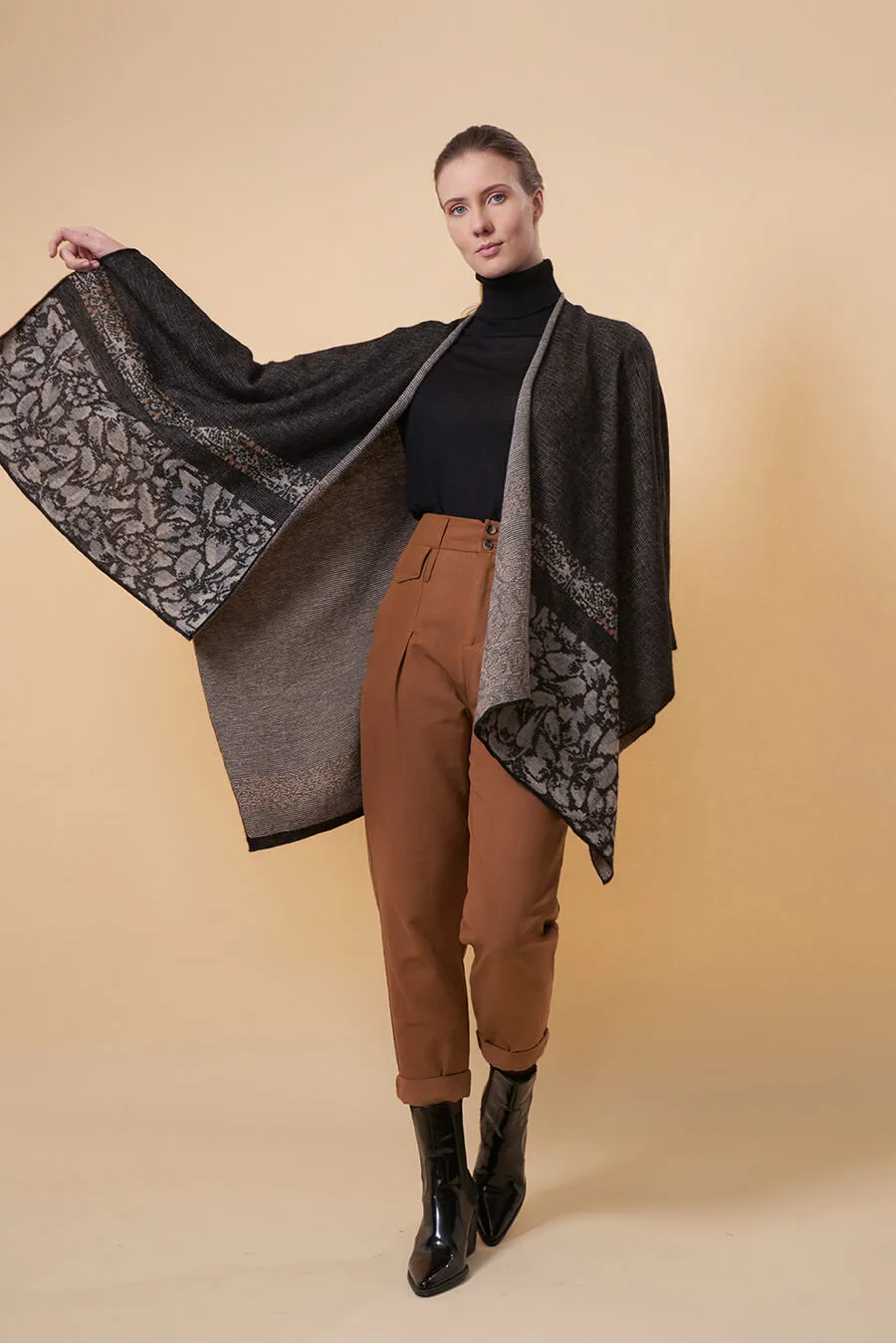 Ultrachic Poncho Baby Alpaca Color Black