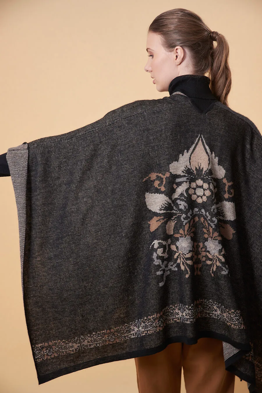 Ultrachic Poncho Baby Alpaca Color Black